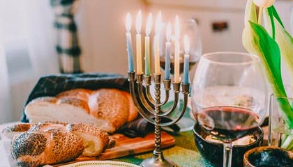 B体育(中国)官方网站-英超激烈争夺，豪门战火升腾