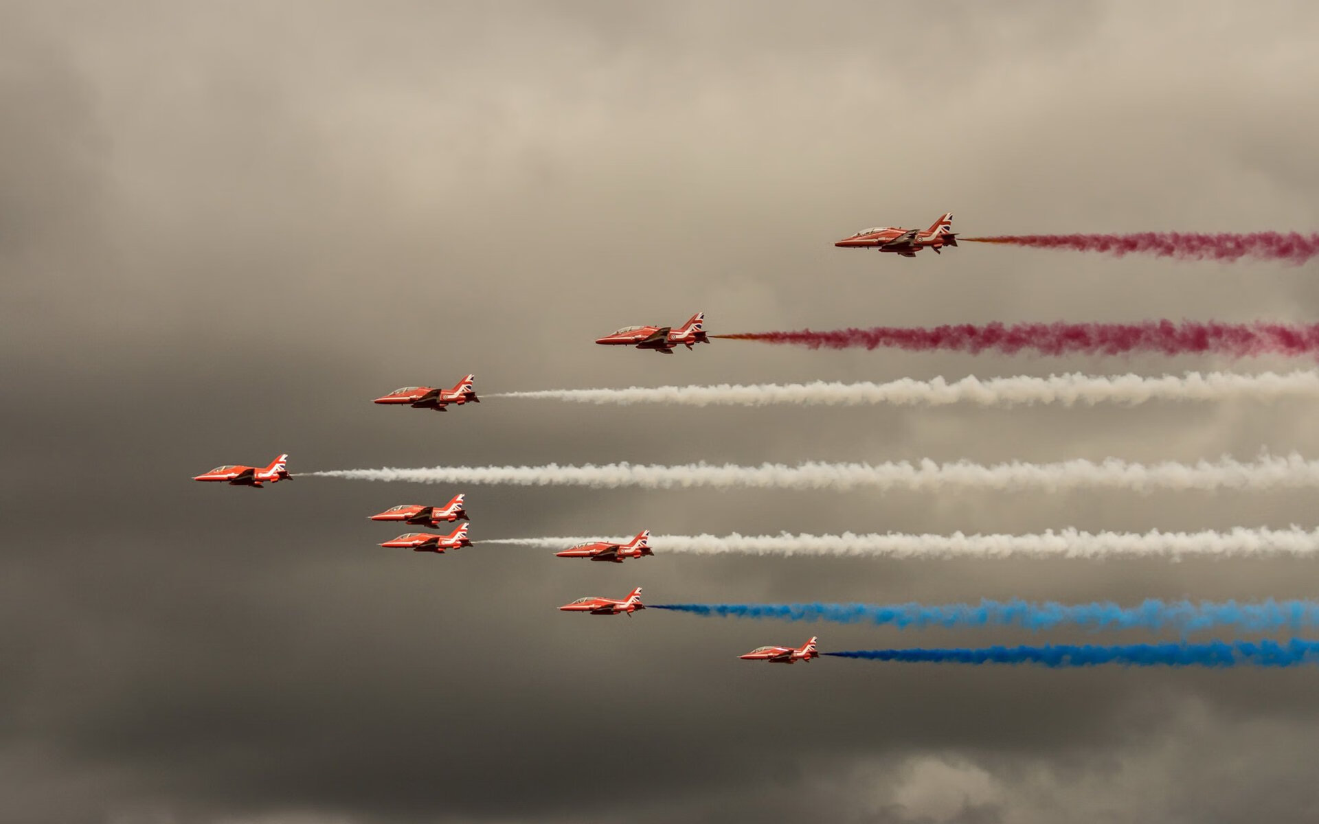 弗兰:他以高强度的防守和快速的反击能力为全黑队的进攻创造空间