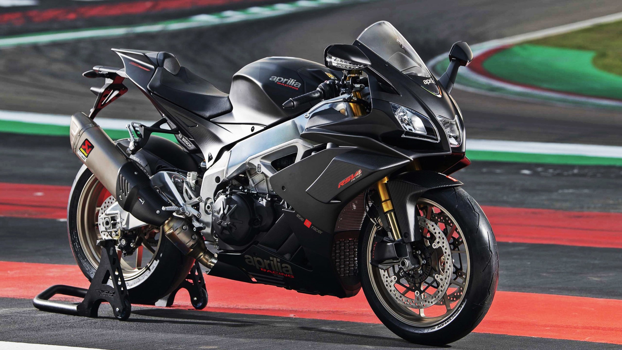 b体育直播-赛后教练组给予高度评价称赞球员保持战术纪律与执行能力，教练在赛后分析