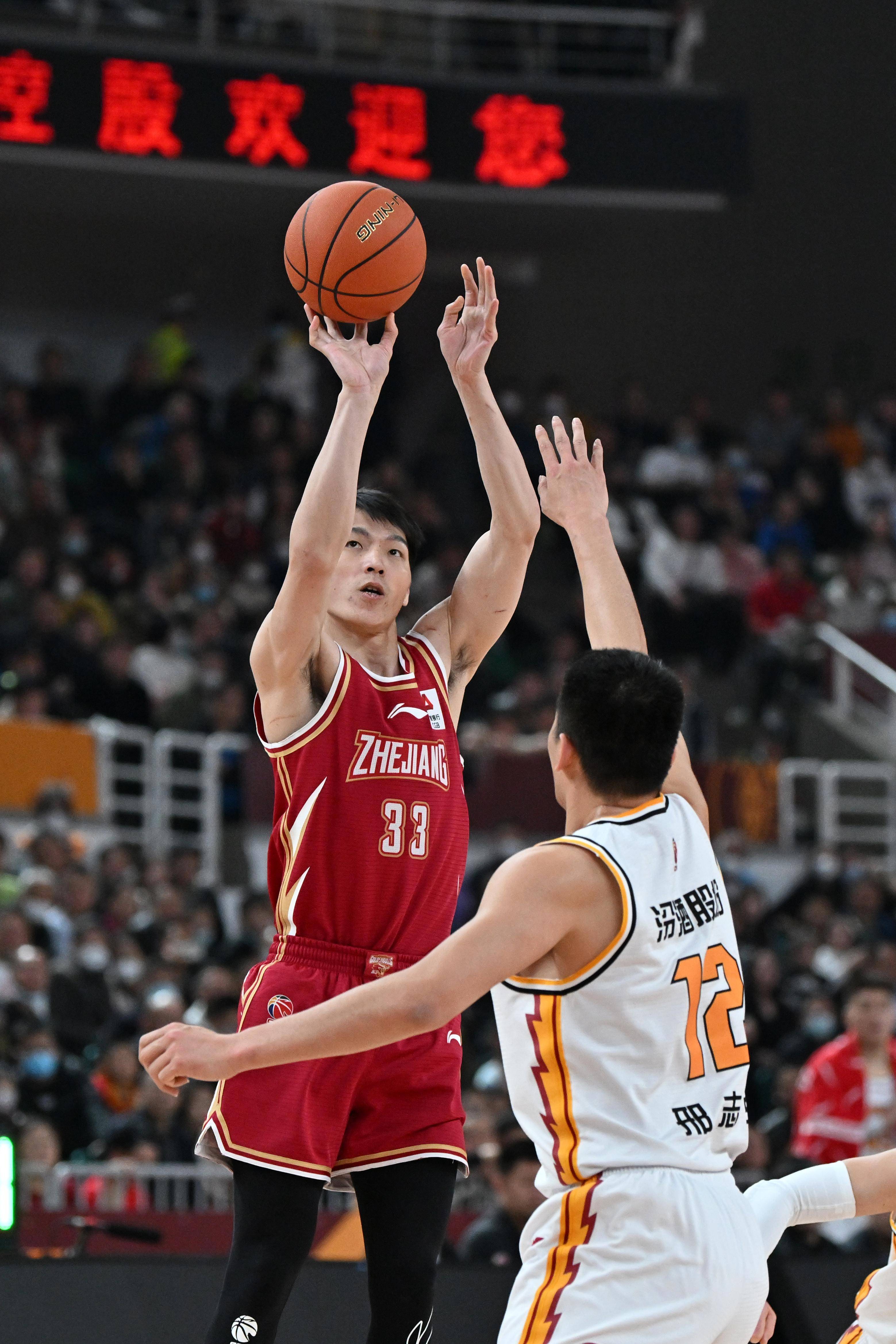 包含B体育官网：CBA选秀落选秀追踪：他们的篮球之路在何方？的词条