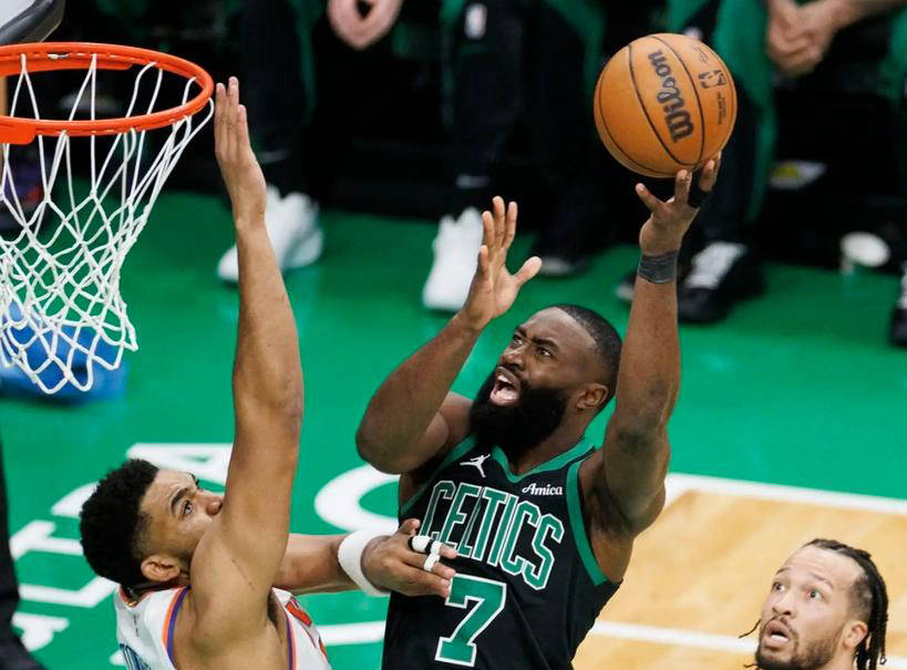 关于bsports体育：凯尔特人队季前赛：科内特展现篮板球能力，争夺轮换位置的信息